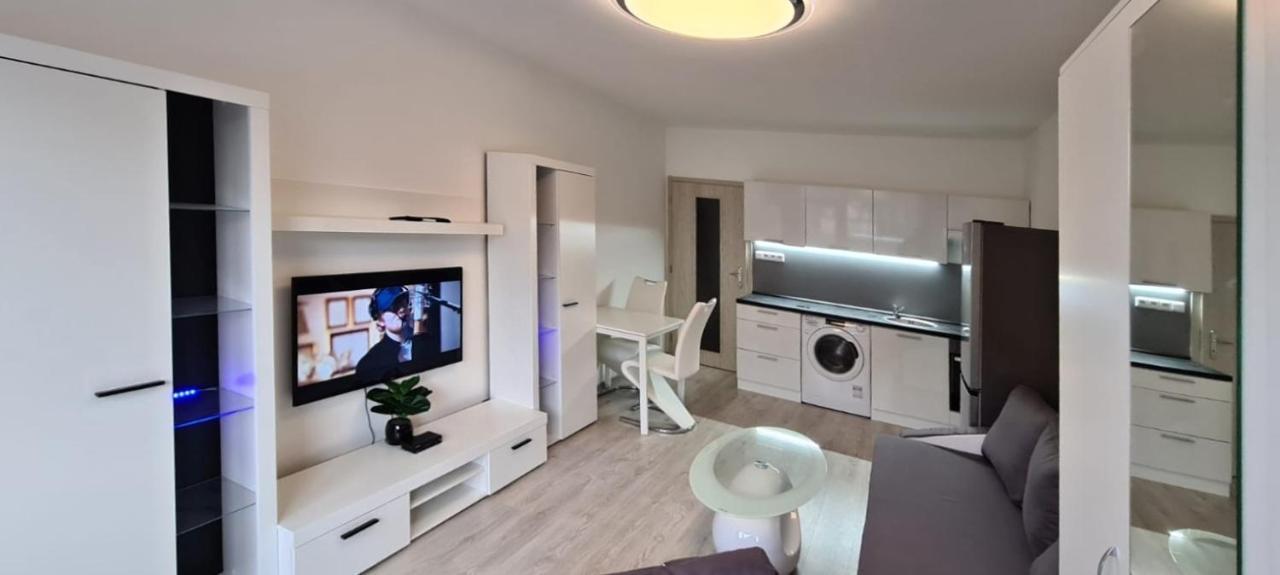 Utulny Apartman V Centru, S Krasnym Vyhledem Дечин Экстерьер фото